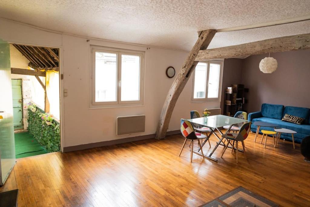 Gite En Centre Historique 65M2 Божанси Экстерьер фото